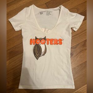 Hooters V neck t shirt